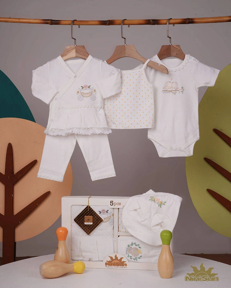 ست 5 تیکه جعبه ای طرح کالسکه نی نی سان