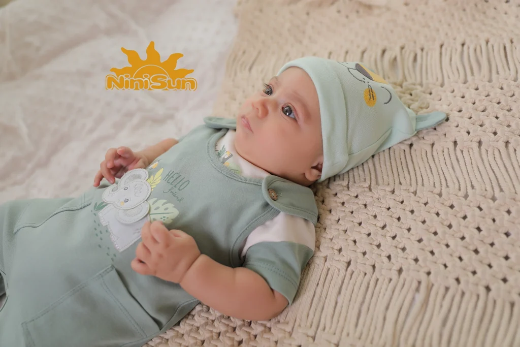 راهنمای شست شو و نگه داری لباس کودک نی نی سان